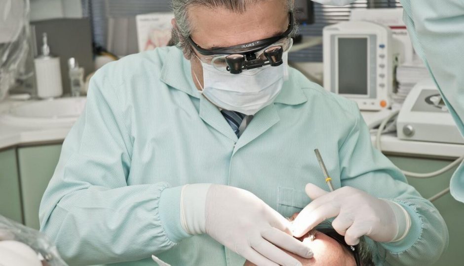 Allineatori trasparenti: come funziona il trattamento invisibile per i denti
